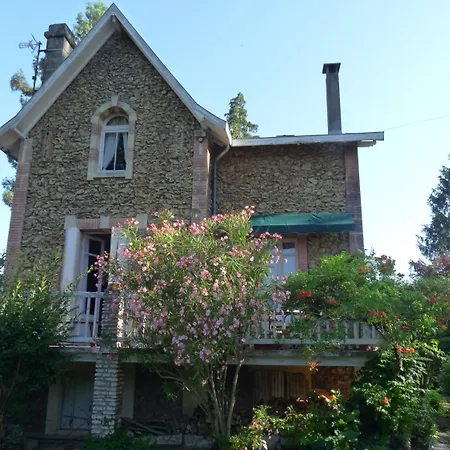 לינה וארוחת בוקר Le Point D'orgue 3*